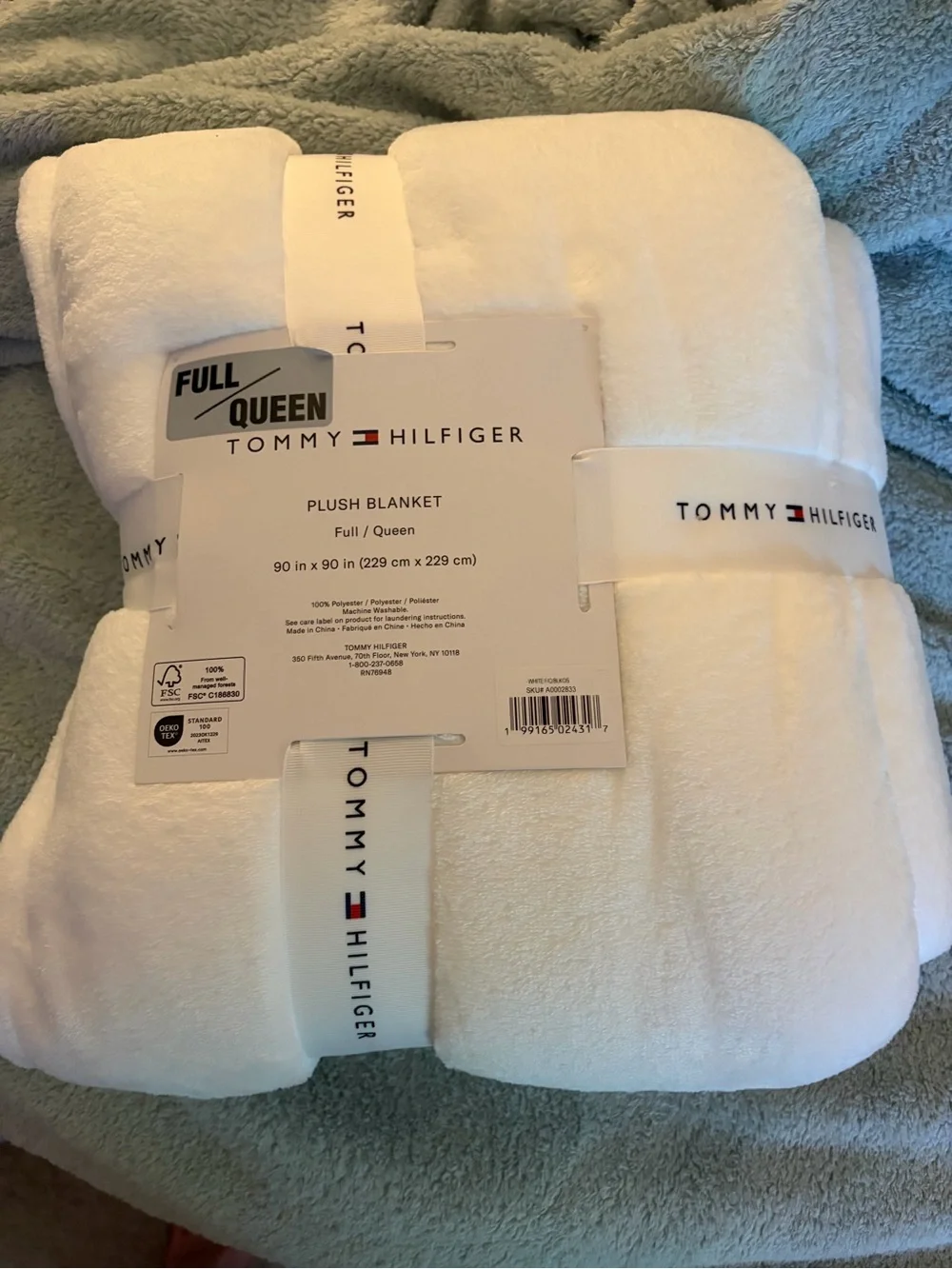 Tommy Hilfiger White Plush Blanket with Signature Flag Accent